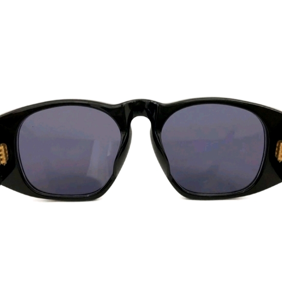 Chanel Black & Gold CC Vintage Women's Sunnies (VERY GOOD)(CASE)(READ)✨️🖤✨️ - Picture 5 of 10